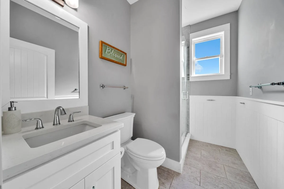 Walk to Beach in 15! Pet Friendly, Pool, Dock #18