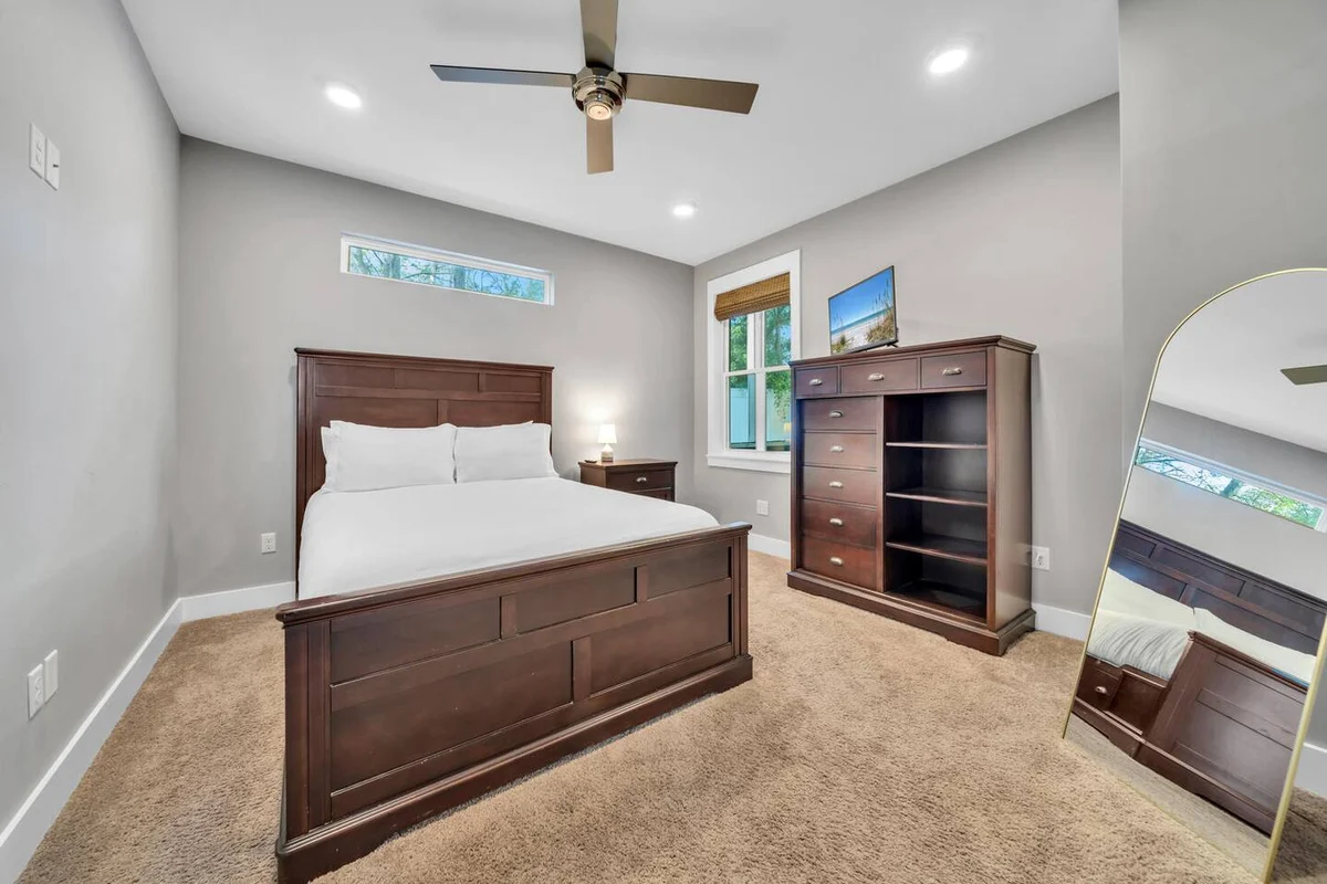 Walk to Beach in 15! Pet Friendly, Pool, Dock #22
