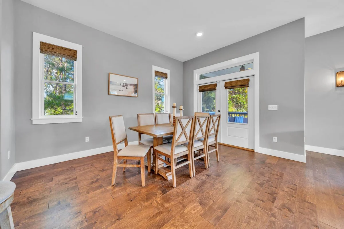 Walk to Beach in 15! Pet Friendly, Pool, Dock #36