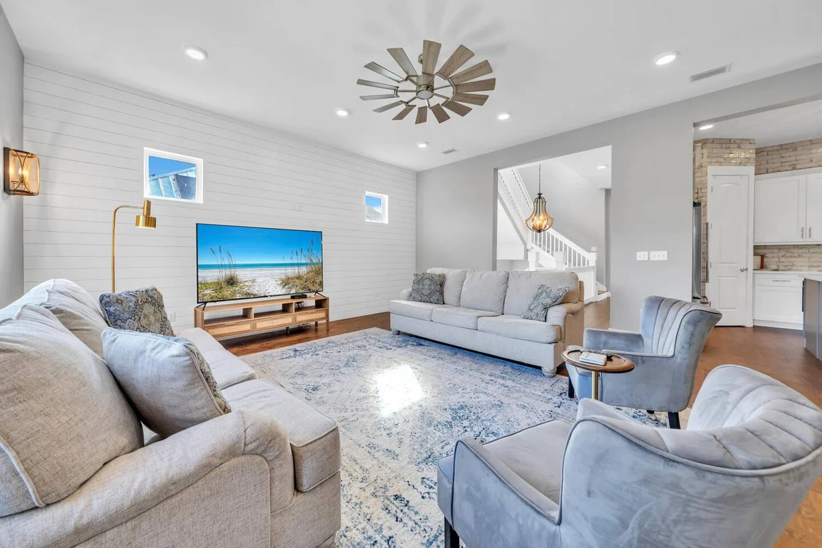 Walk to Beach in 15! Pet Friendly, Pool, Dock #39