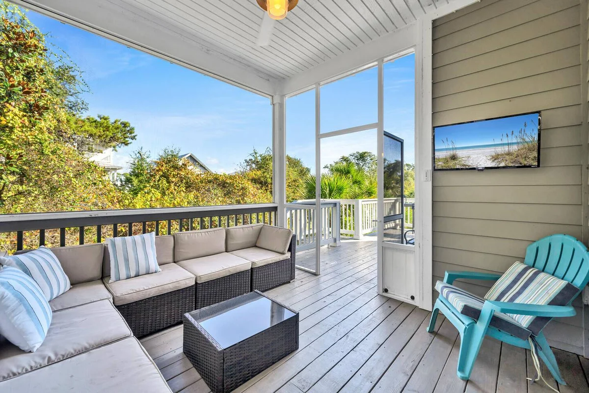 Walk to Beach in 15! Pet Friendly, Pool, Dock #40