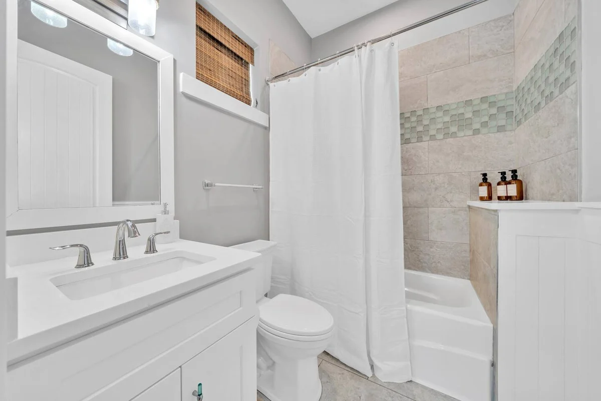 Walk to Beach in 15! Pet Friendly, Pool, Dock #46