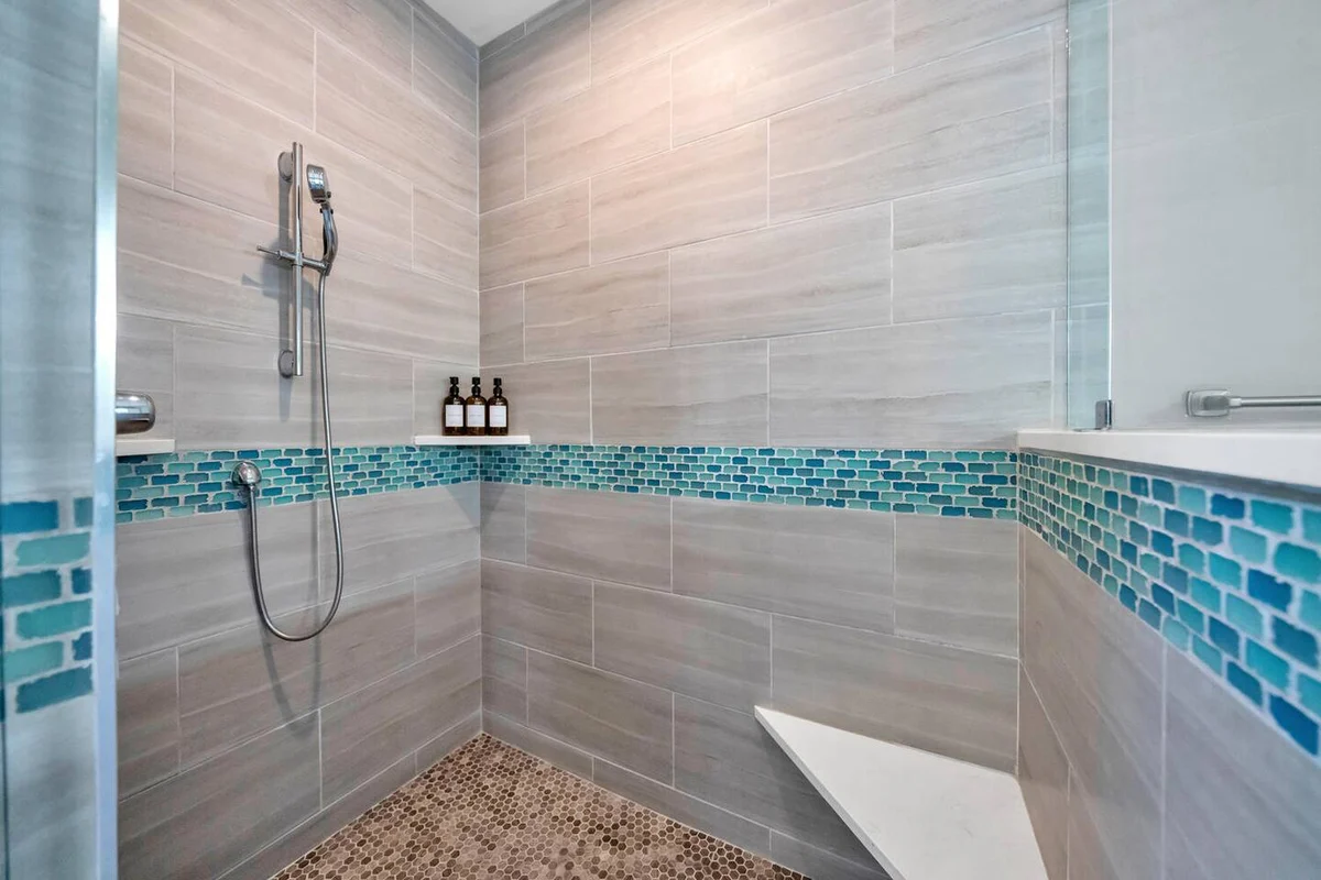 Walk to Beach in 15! Pet Friendly, Pool, Dock #48