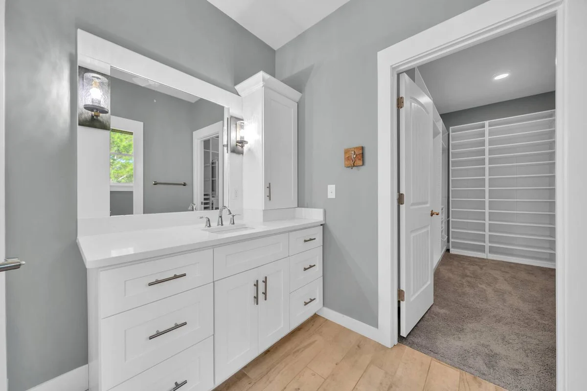 Walk to Beach in 15! Pet Friendly, Pool, Dock #50