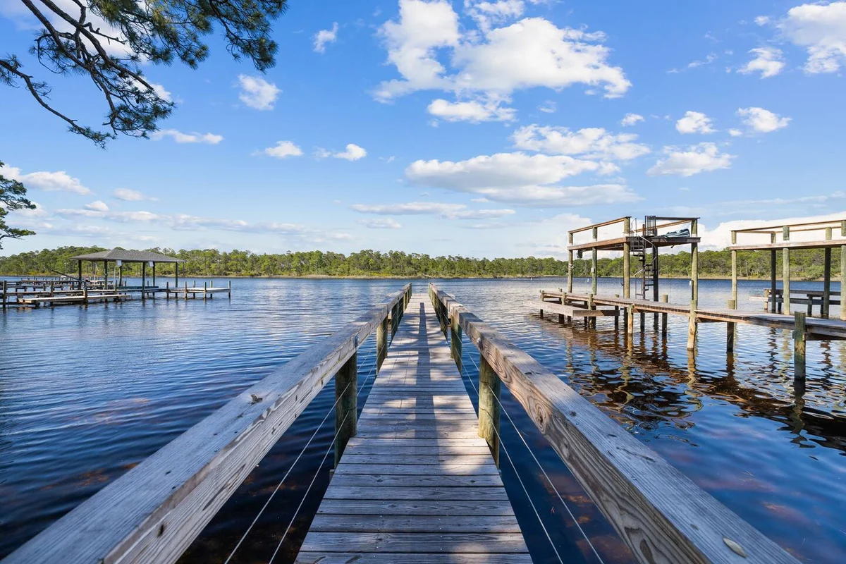 Walk to Beach in 15! Pet Friendly, Pool, Dock #60