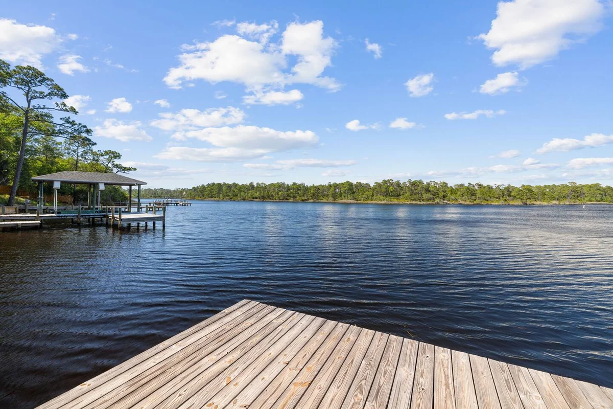 Walk to Beach in 15! Pet Friendly, Pool, Dock #63
