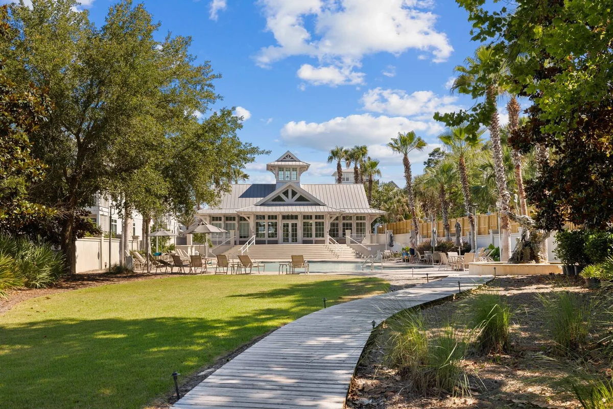 Walk to Beach in 15! Pet Friendly, Pool, Dock #64