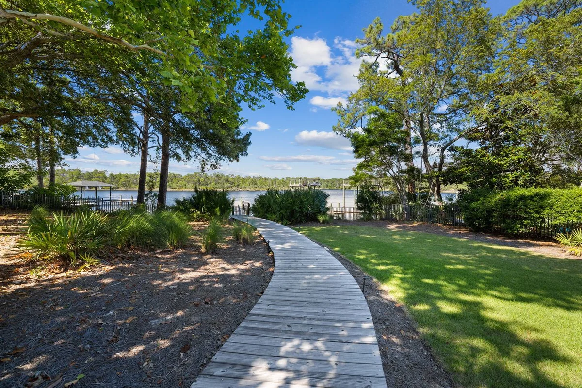 Walk to Beach in 15! Pet Friendly, Pool, Dock #66