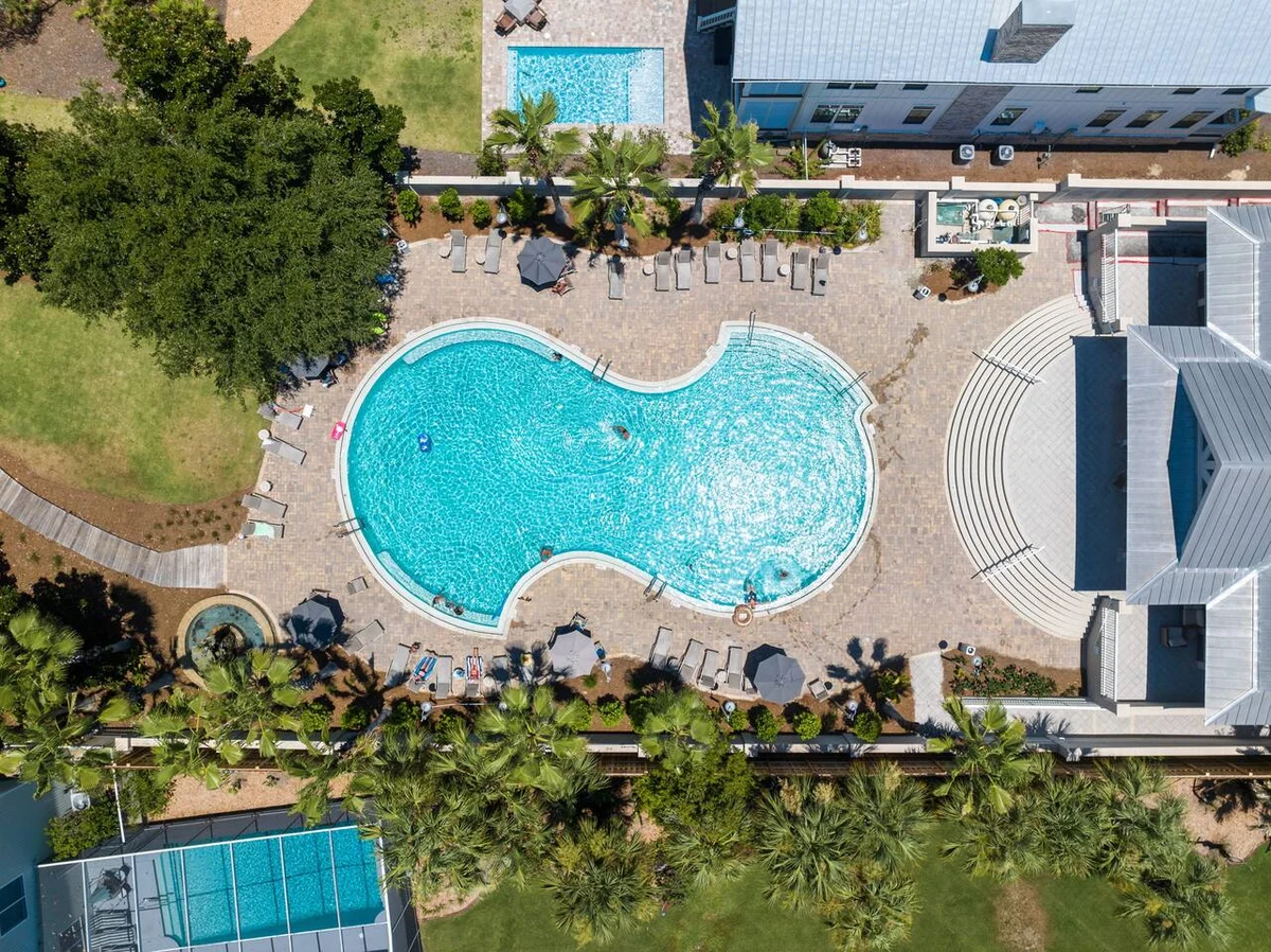 Walk to Beach in 15! Pet Friendly, Pool, Dock #98