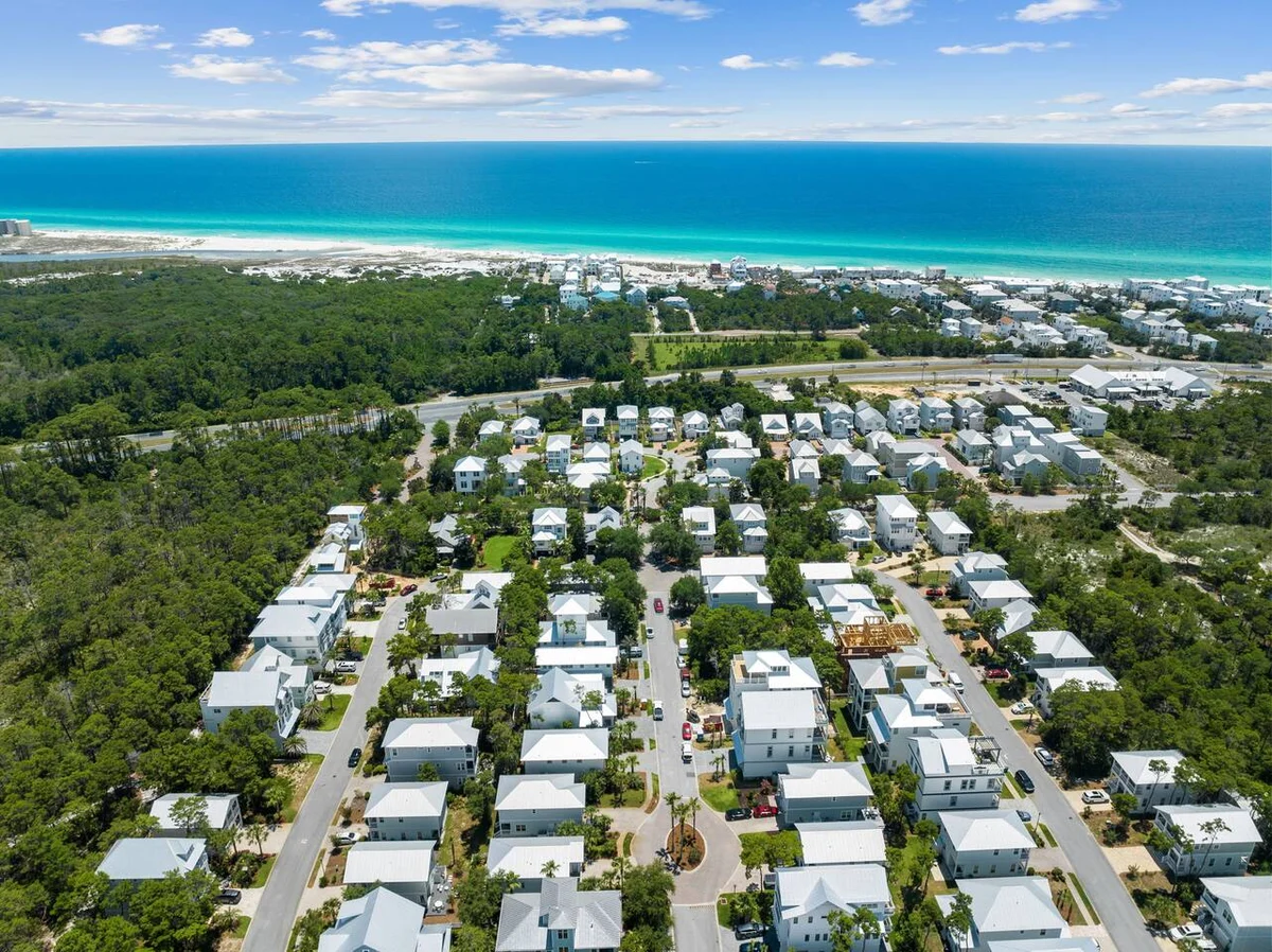 Walk to Beach in 15! Pet Friendly, Pool, Dock #125
