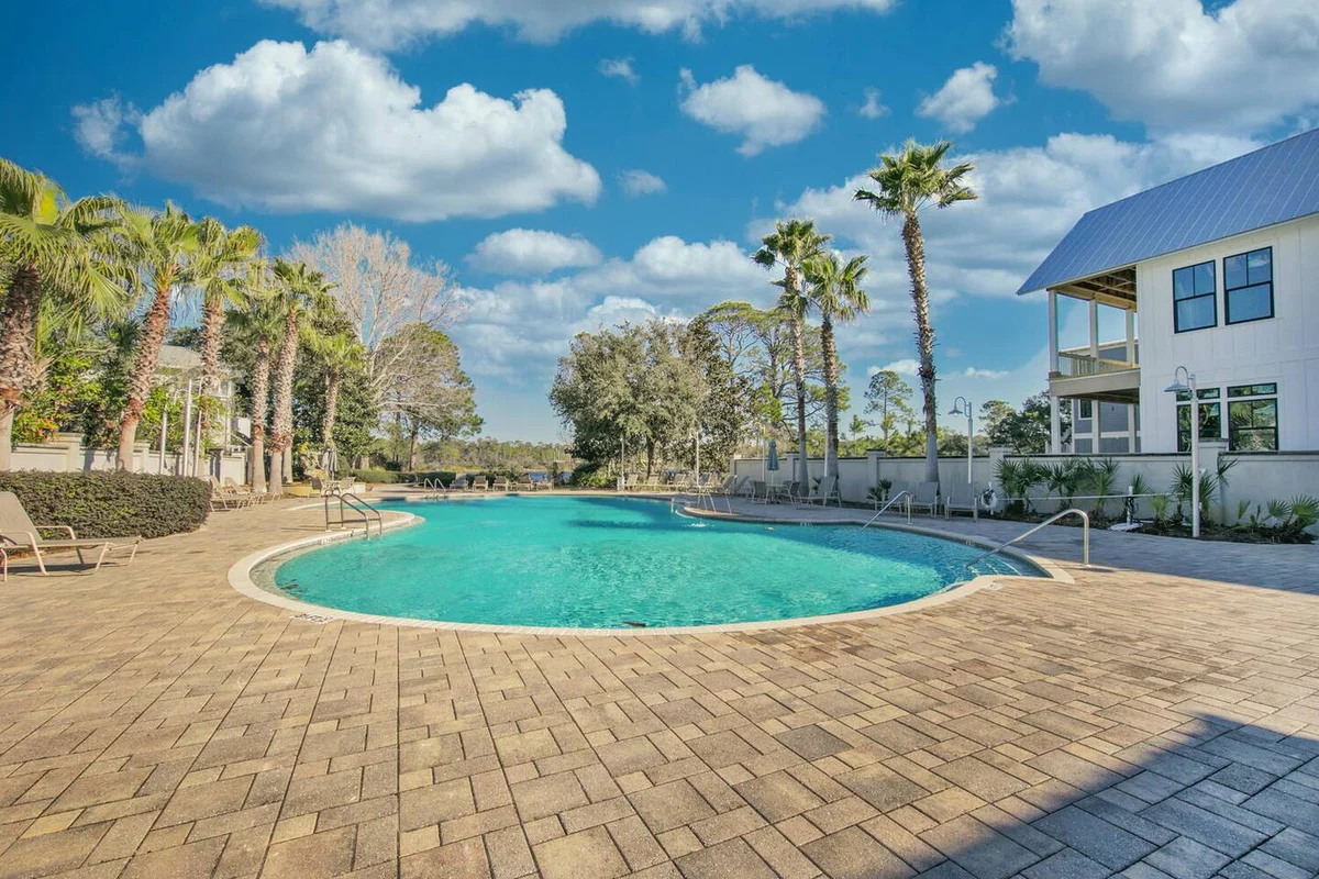 Walk to Beach in 15! Pet Friendly, Pool, Dock #80