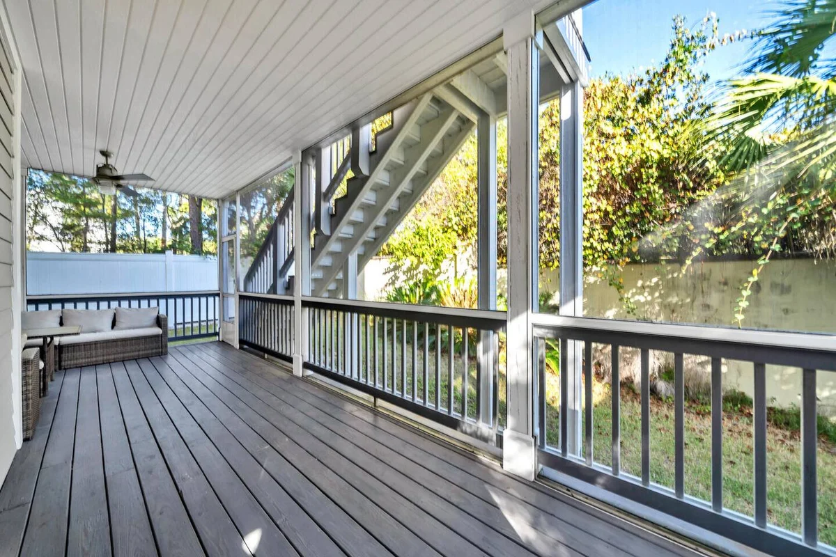 Walk to Beach in 15! Pet Friendly, Pool, Dock #133