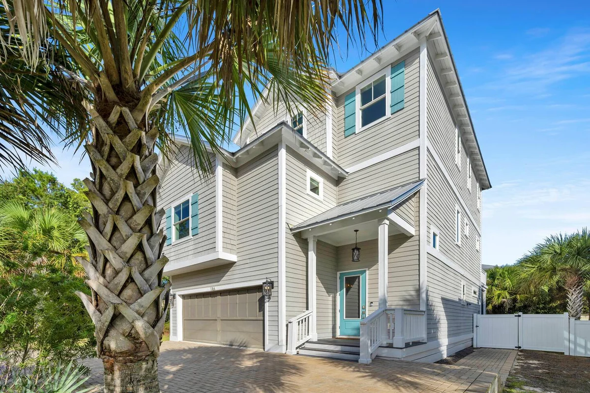 Walk to Beach in 15! Pet Friendly, Pool, Dock #82
