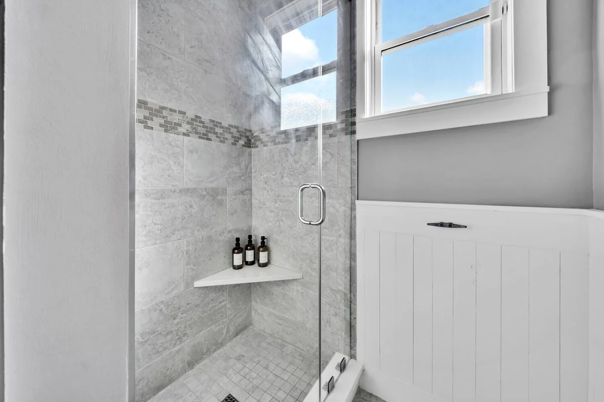 Walk to Beach in 15! Pet Friendly, Pool, Dock #124