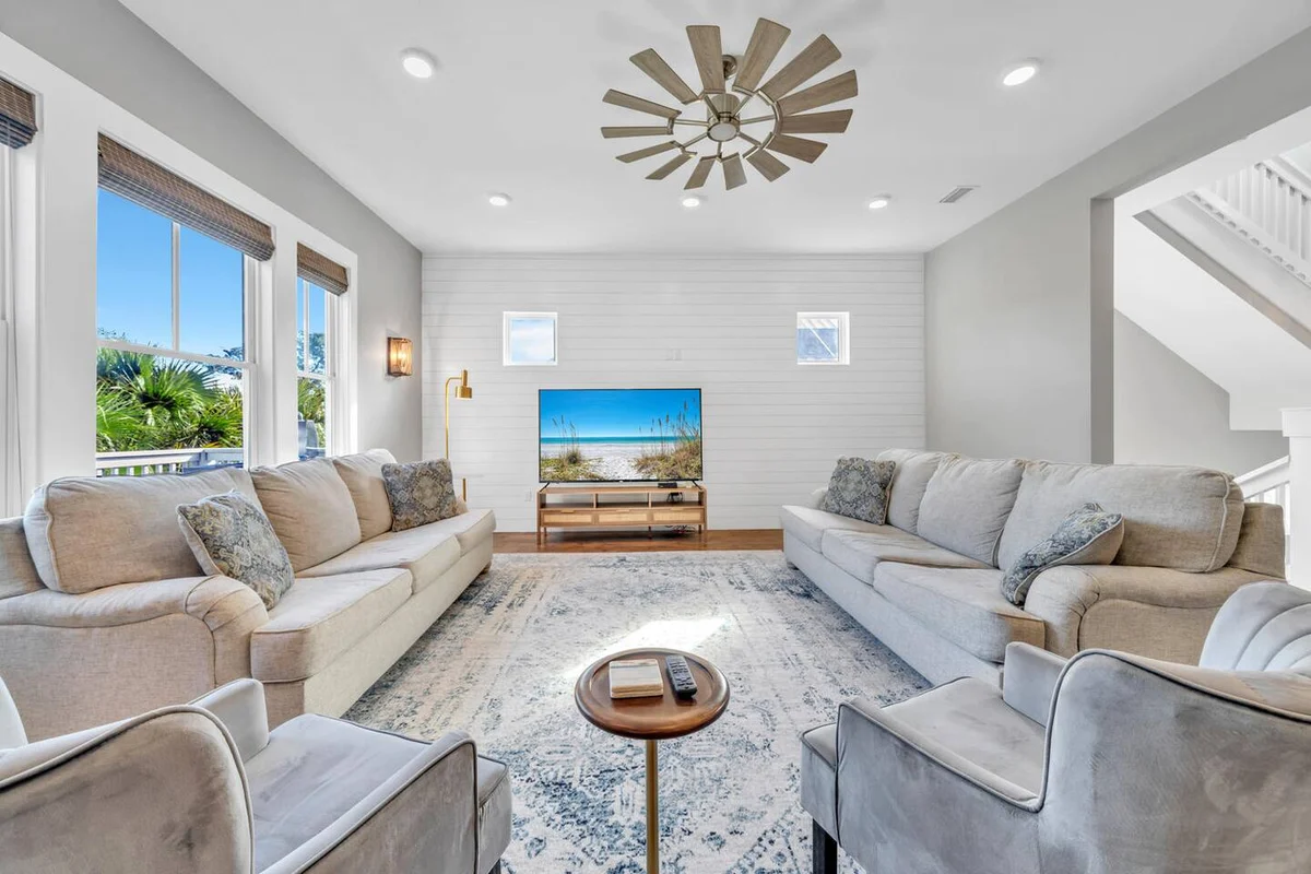 Walk to Beach in 15! Pet Friendly, Pool, Dock #112