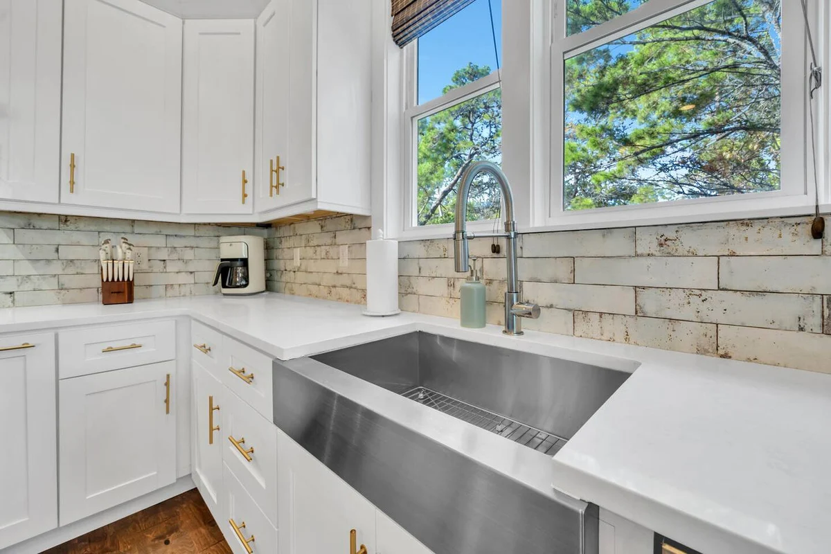 Walk to Beach in 15! Pet Friendly, Pool, Dock #114