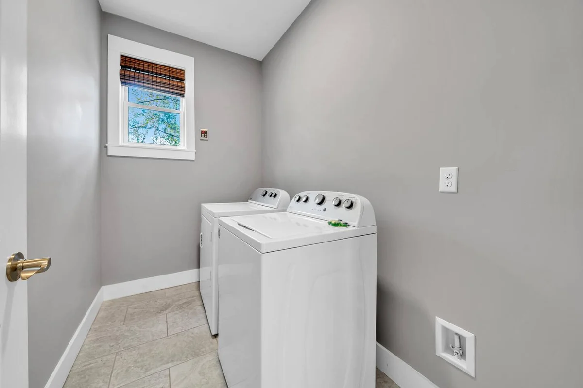 Walk to Beach in 15! Pet Friendly, Pool, Dock #90