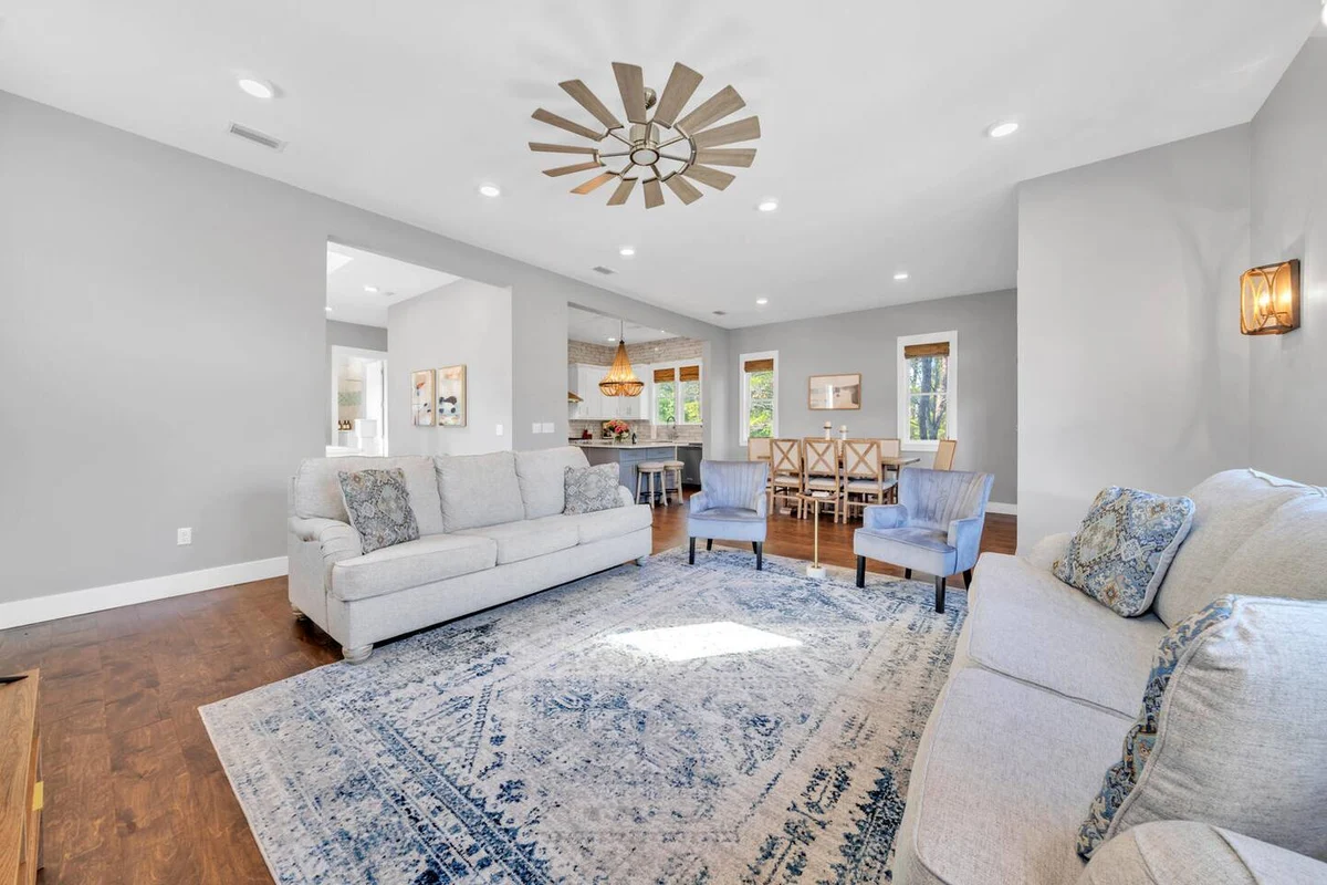 Walk to Beach in 15! Pet Friendly, Pool, Dock #130