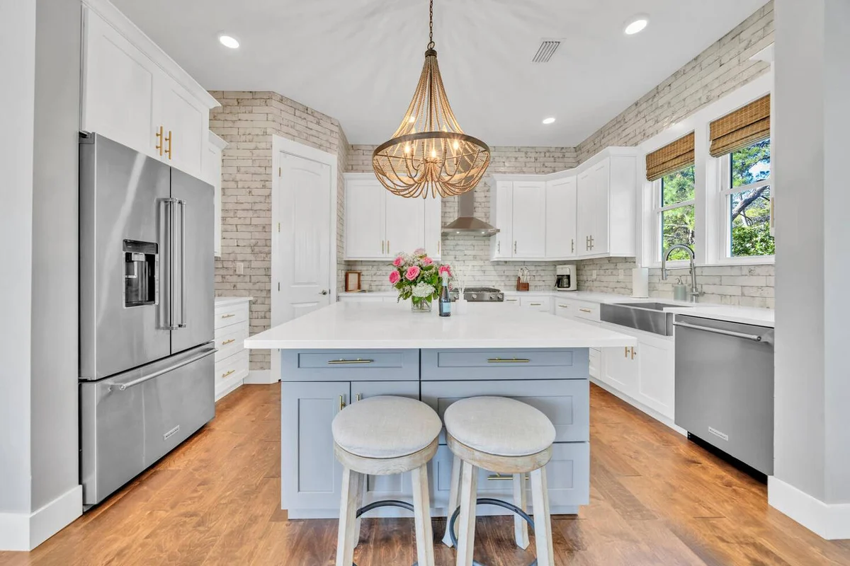 Walk to Beach in 15! Pet Friendly, Pool, Dock #137