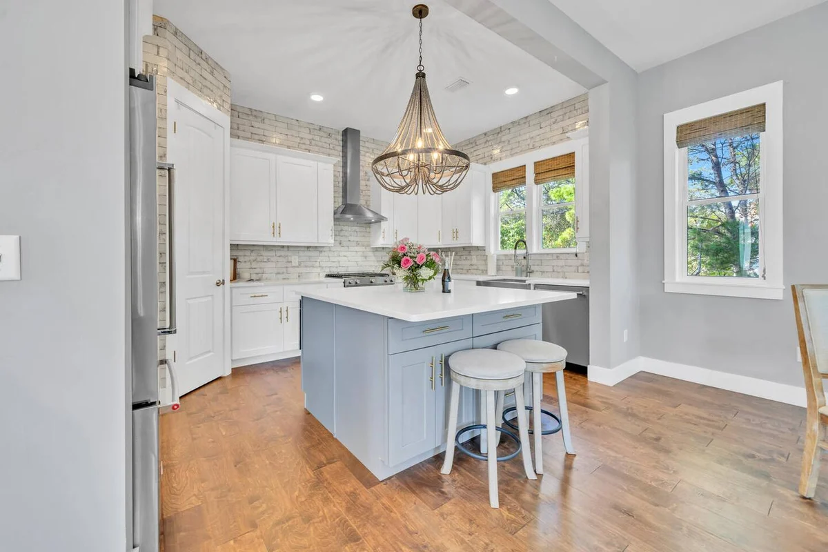 Walk to Beach in 15! Pet Friendly, Pool, Dock #148