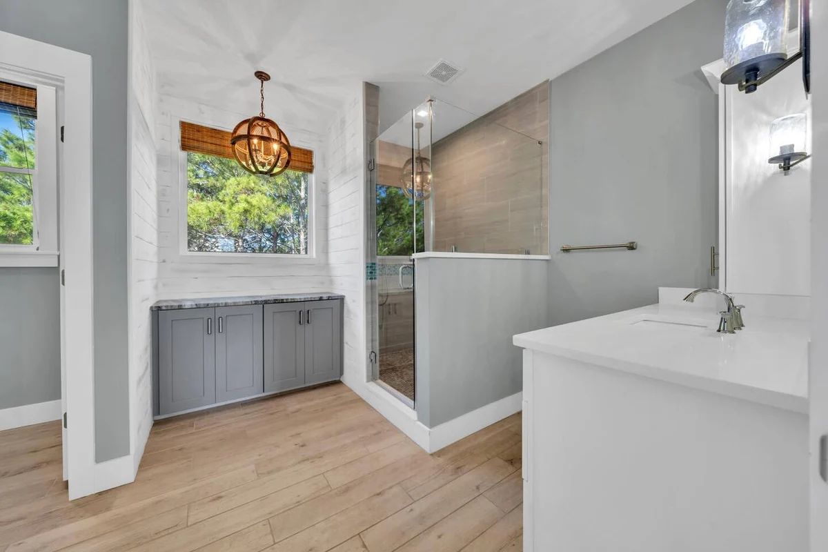 Walk to Beach in 15! Pet Friendly, Pool, Dock #145