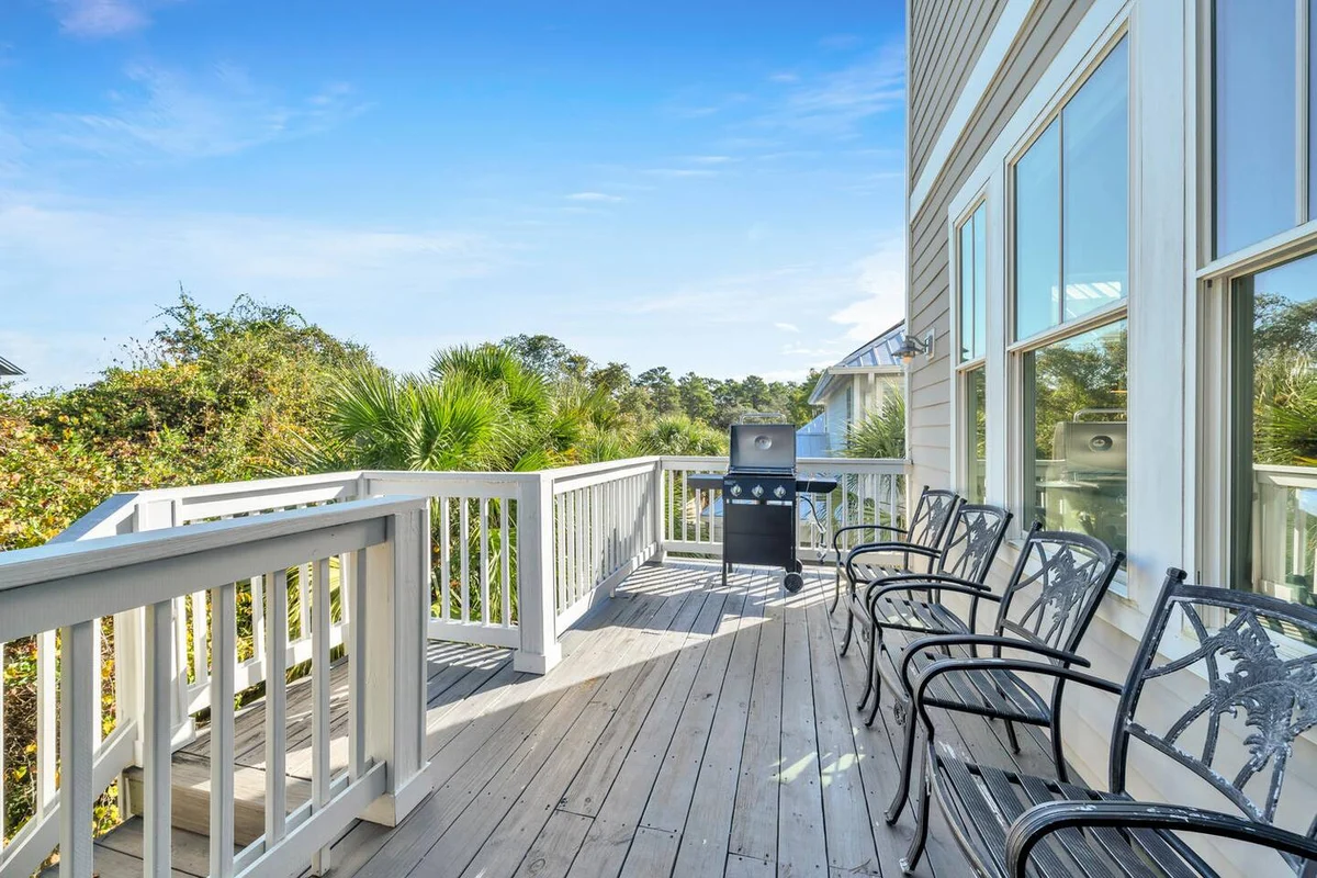 Walk to Beach in 15! Pet Friendly, Pool, Dock #107