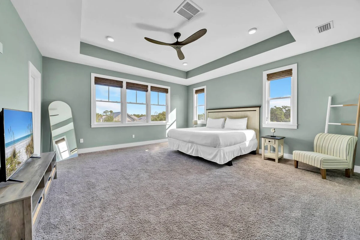 Walk to Beach in 15! Pet Friendly, Pool, Dock #143