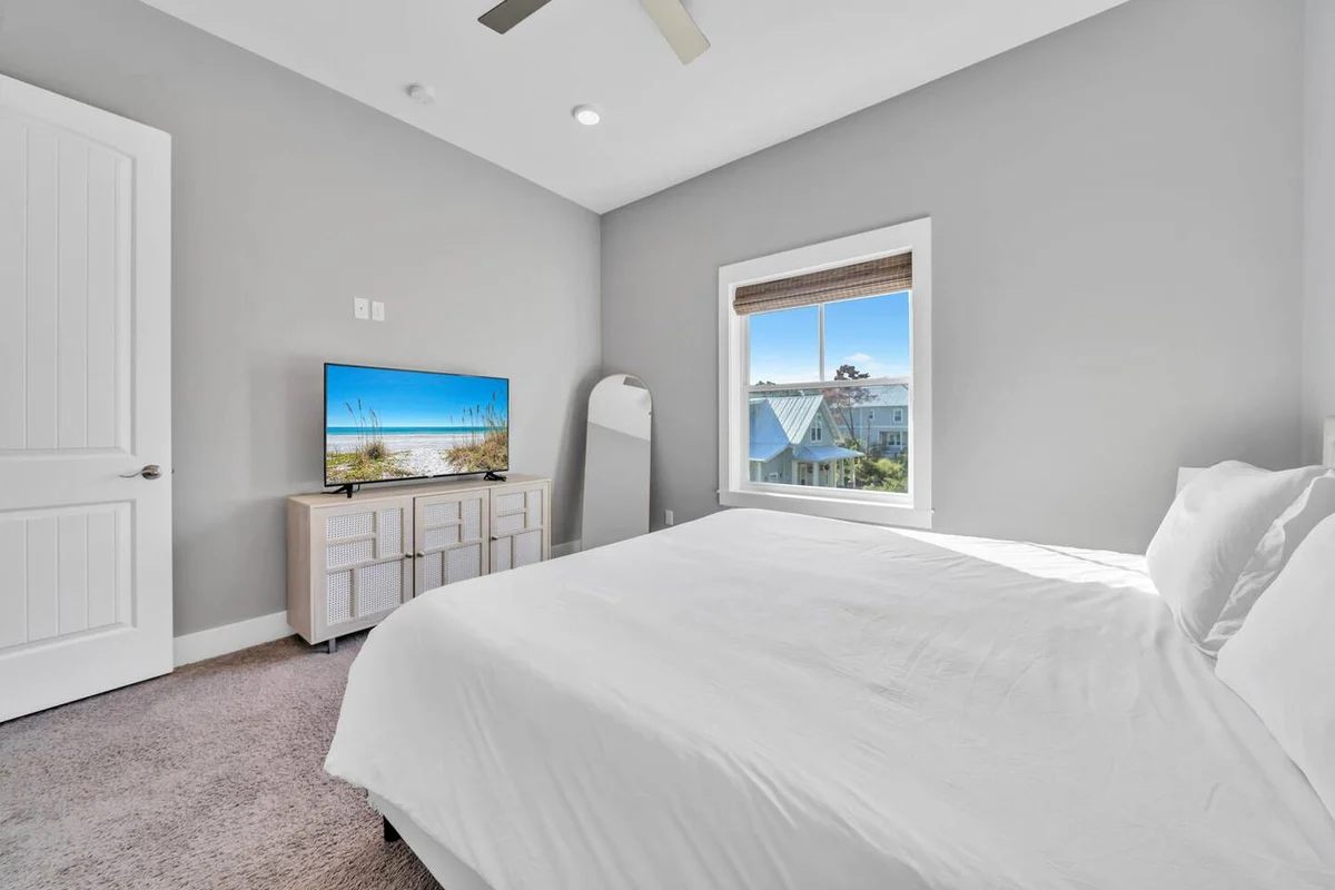 Walk to Beach in 15! Pet Friendly, Pool, Dock #152