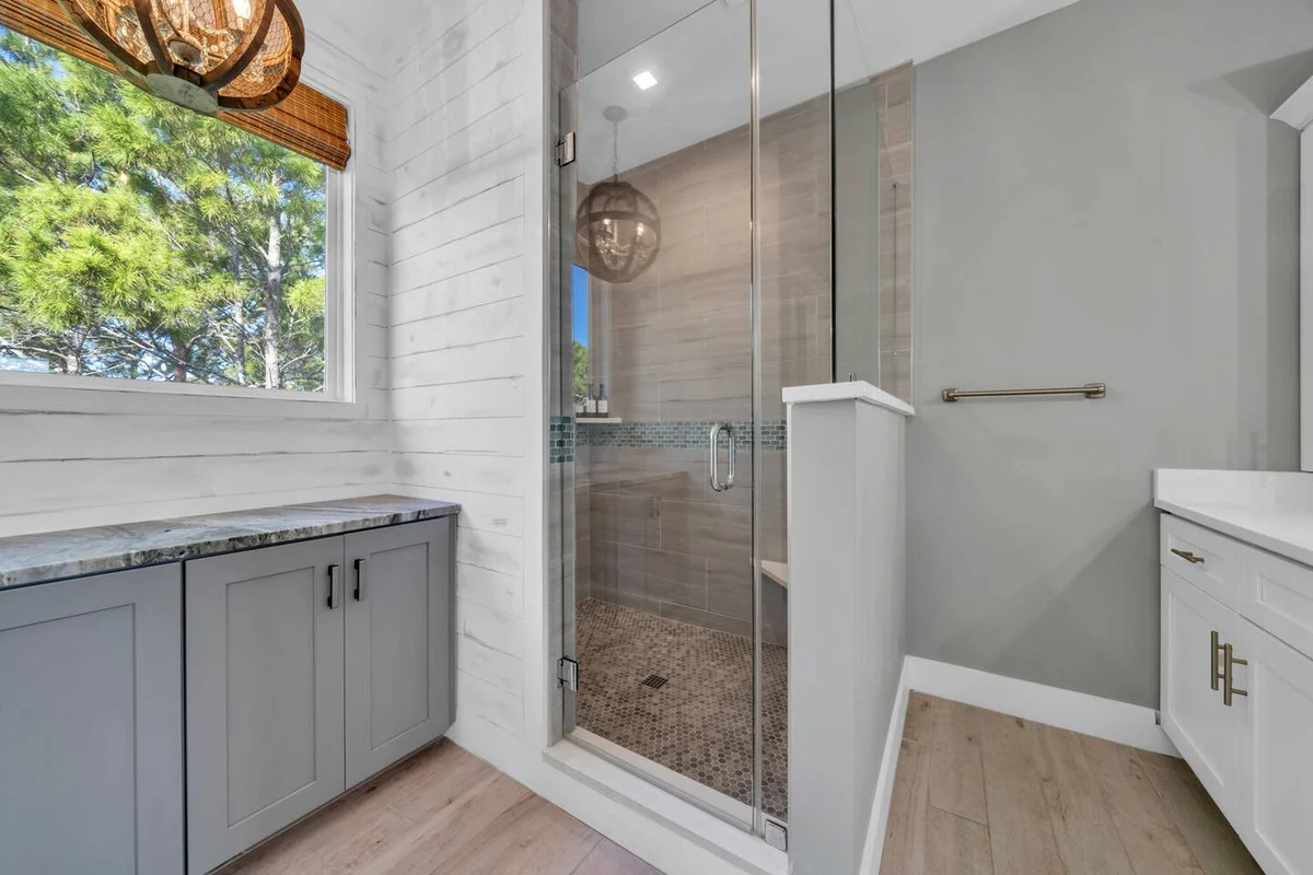 Walk to Beach in 15! Pet Friendly, Pool, Dock #109