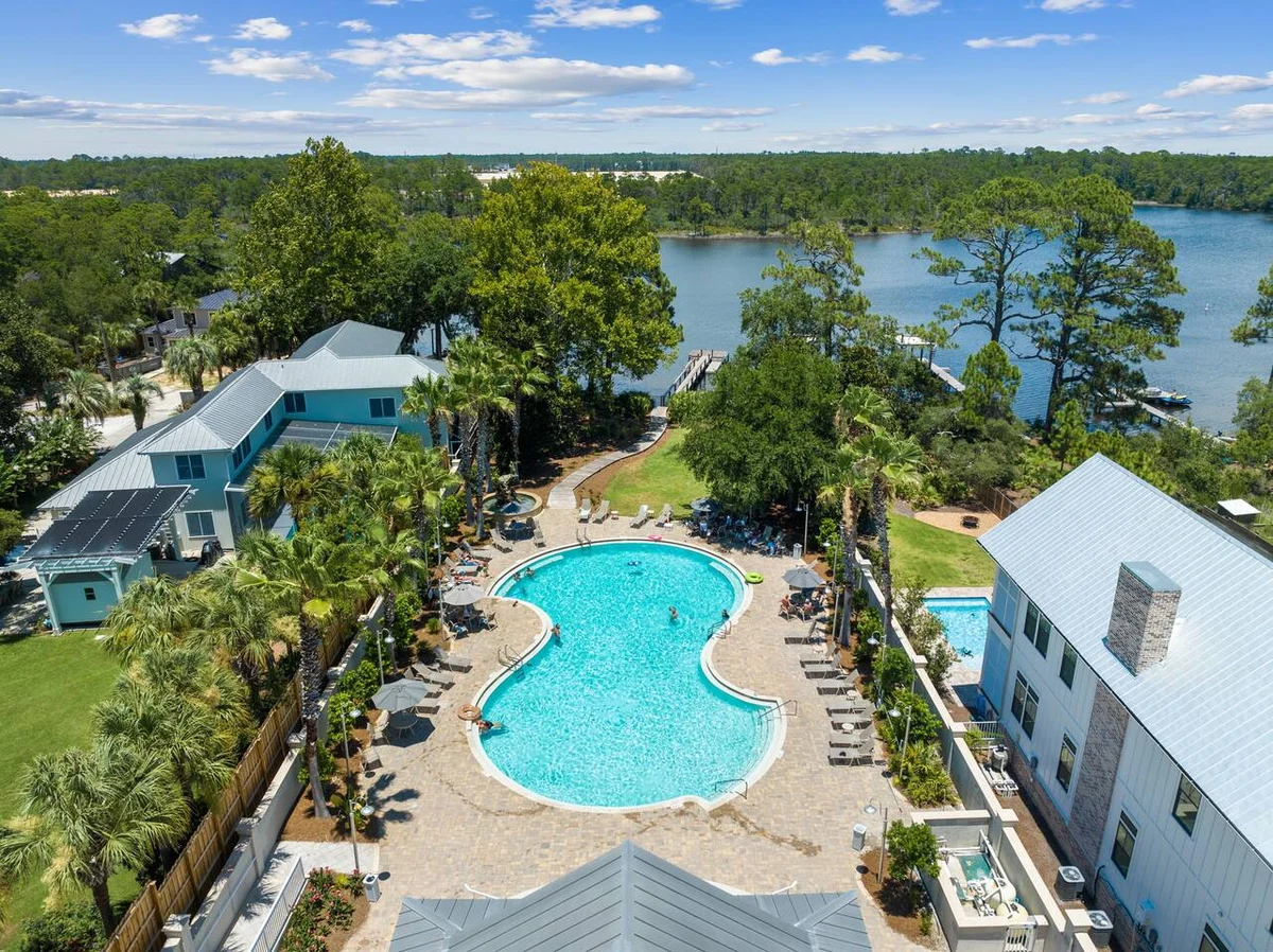 Walk to Beach in 15! Pet Friendly, Pool, Dock #154