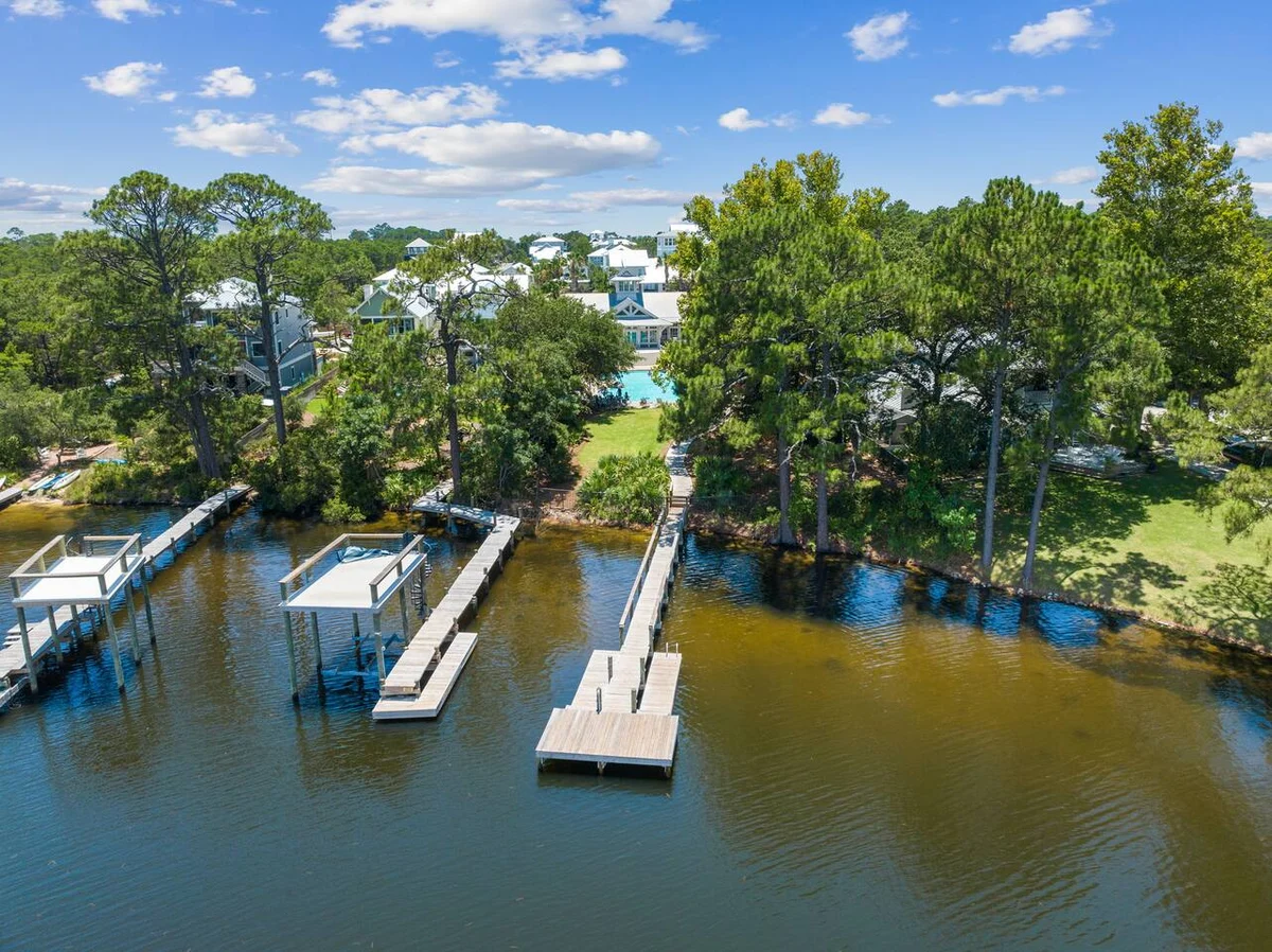 Walk to Beach in 15! Pet Friendly, Pool, Dock #101