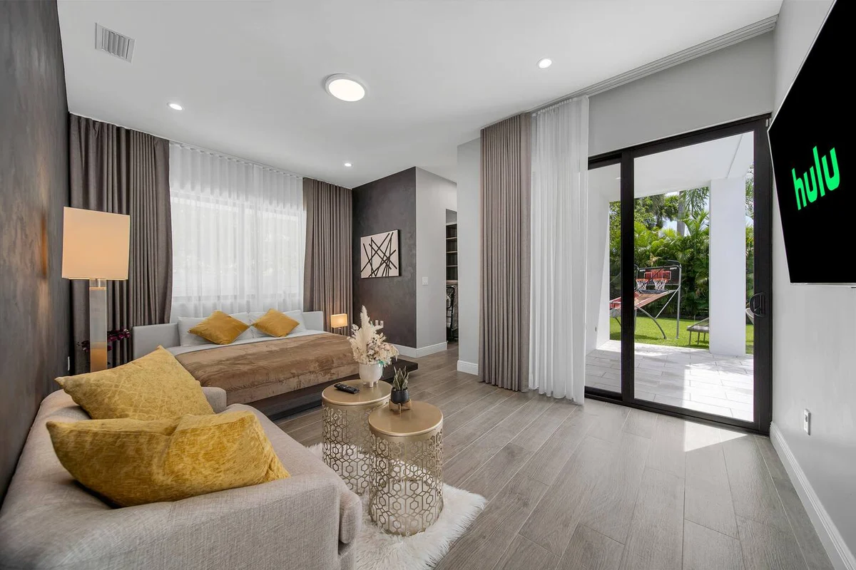 Home in Miami property photo 4