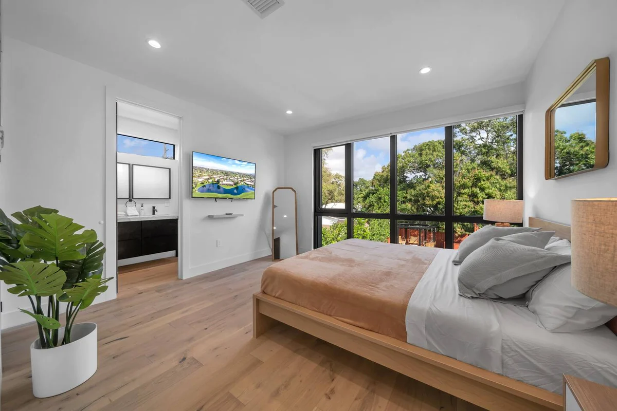 Home in Miami property photo 5
