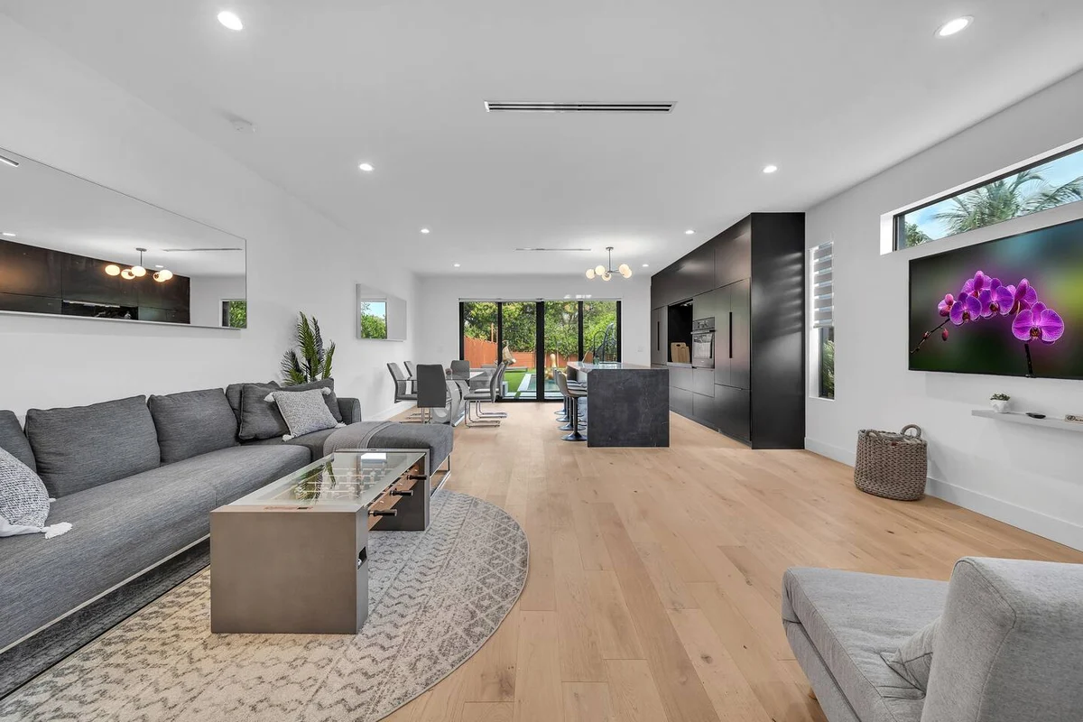 Home in Miami property photo 2