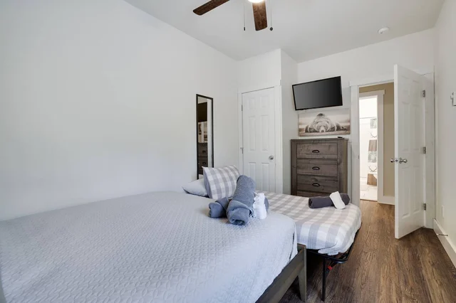 BEDROOM image 1