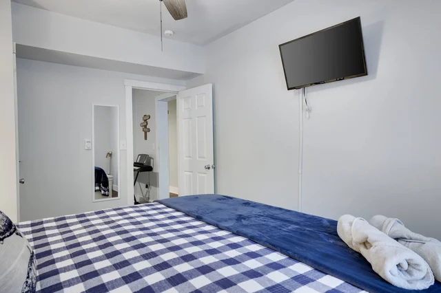 BEDROOM image 1