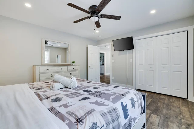 BEDROOM image 1