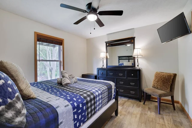 BEDROOM image 1