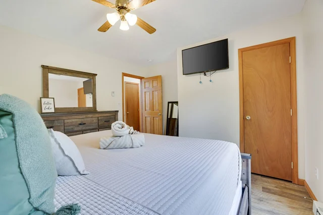 BEDROOM image 1