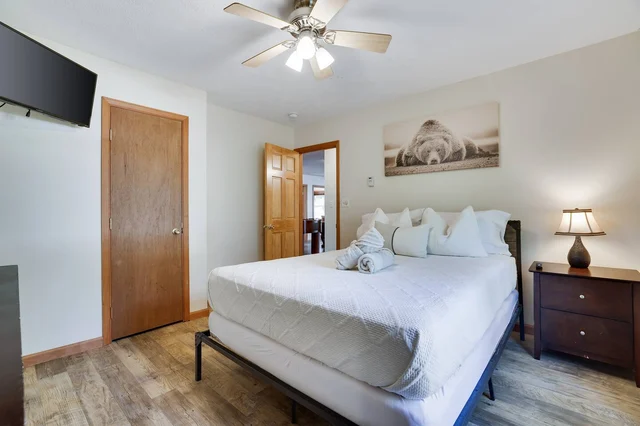 BEDROOM image 1