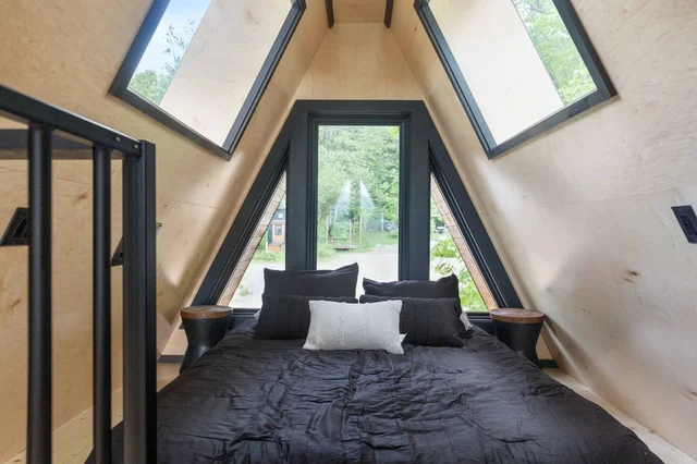 BEDROOM image 1
