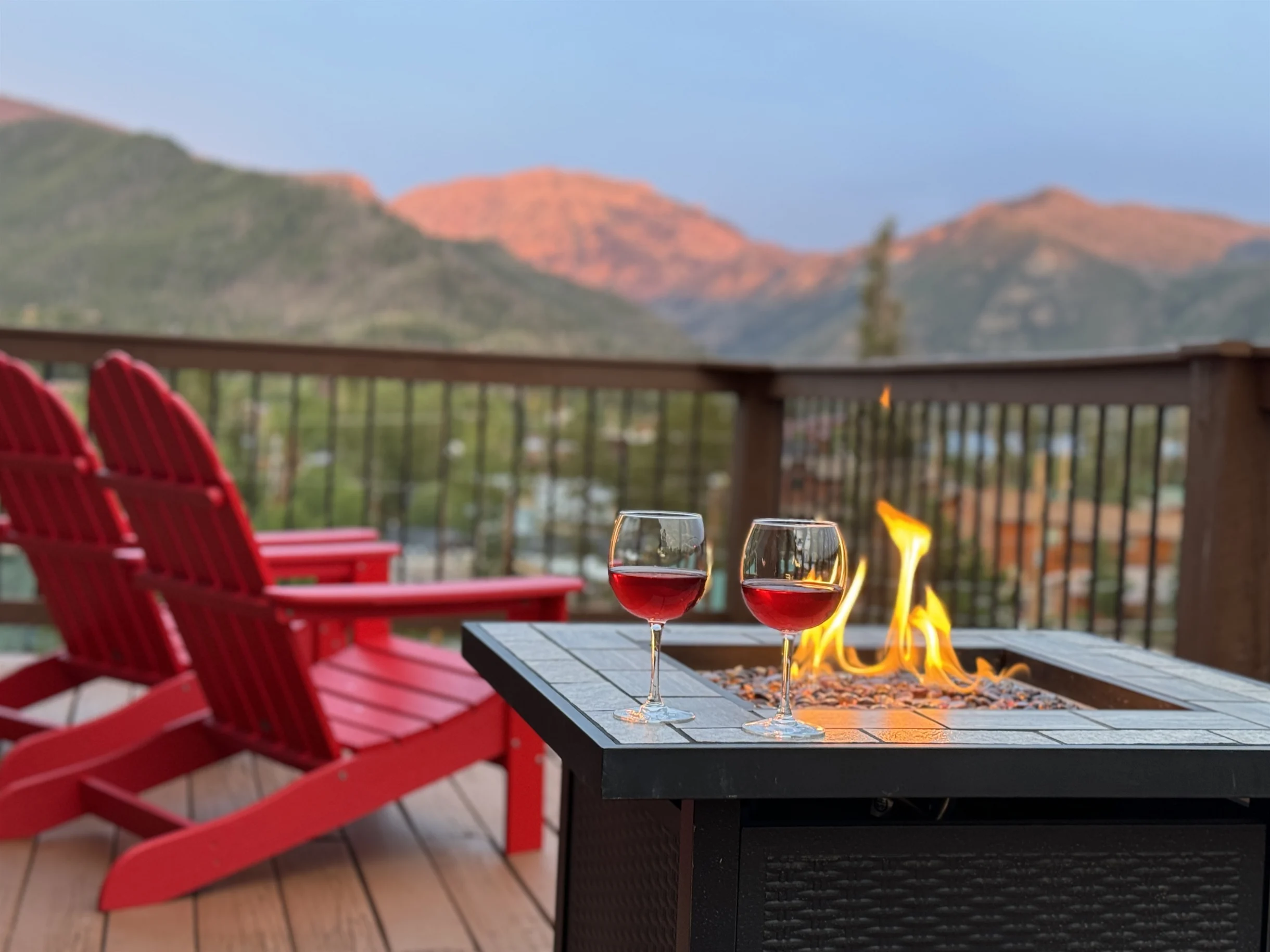 Amazing View! Sauna 1 Block to Downtown 5BR Sleeps16 with 2 King Suites Game Rm #27