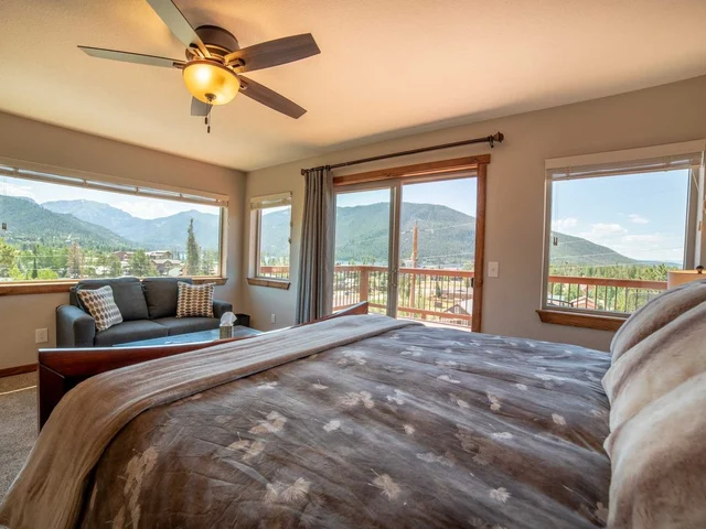 Amazing View! Sauna 1 Block to Downtown 5BR Sleeps16 with 2 King Suites Game Rm #9