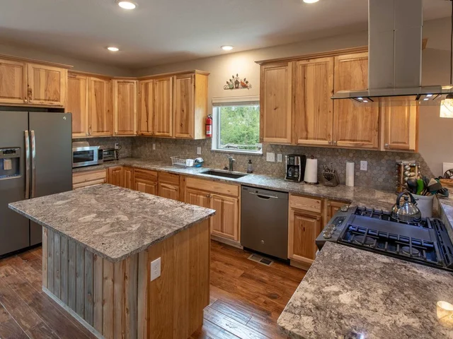 Amazing View! Sauna 1 Block to Downtown 5BR Sleeps16 with 2 King Suites Game Rm #44