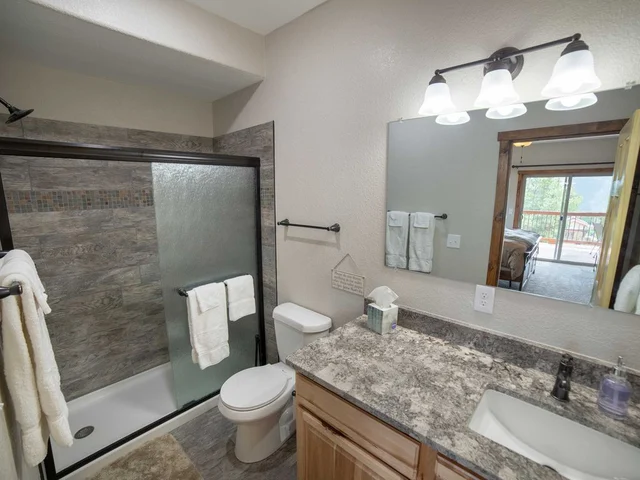 Amazing View! Sauna 1 Block to Downtown 5BR Sleeps16 with 2 King Suites Game Rm #17