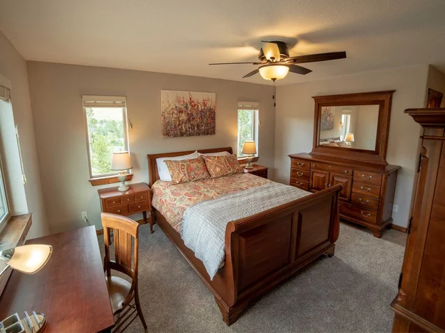 Amazing View! Sauna 1 Block to Downtown 5BR Sleeps16 with 2 King Suites Game Rm #35