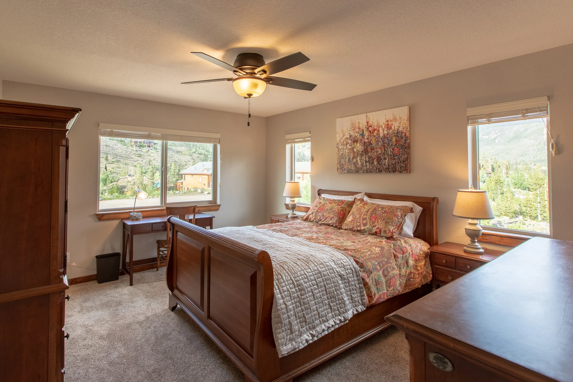 Amazing View! Sauna 1 Block to Downtown 5BR Sleeps16 with 2 King Suites Game Rm #28
