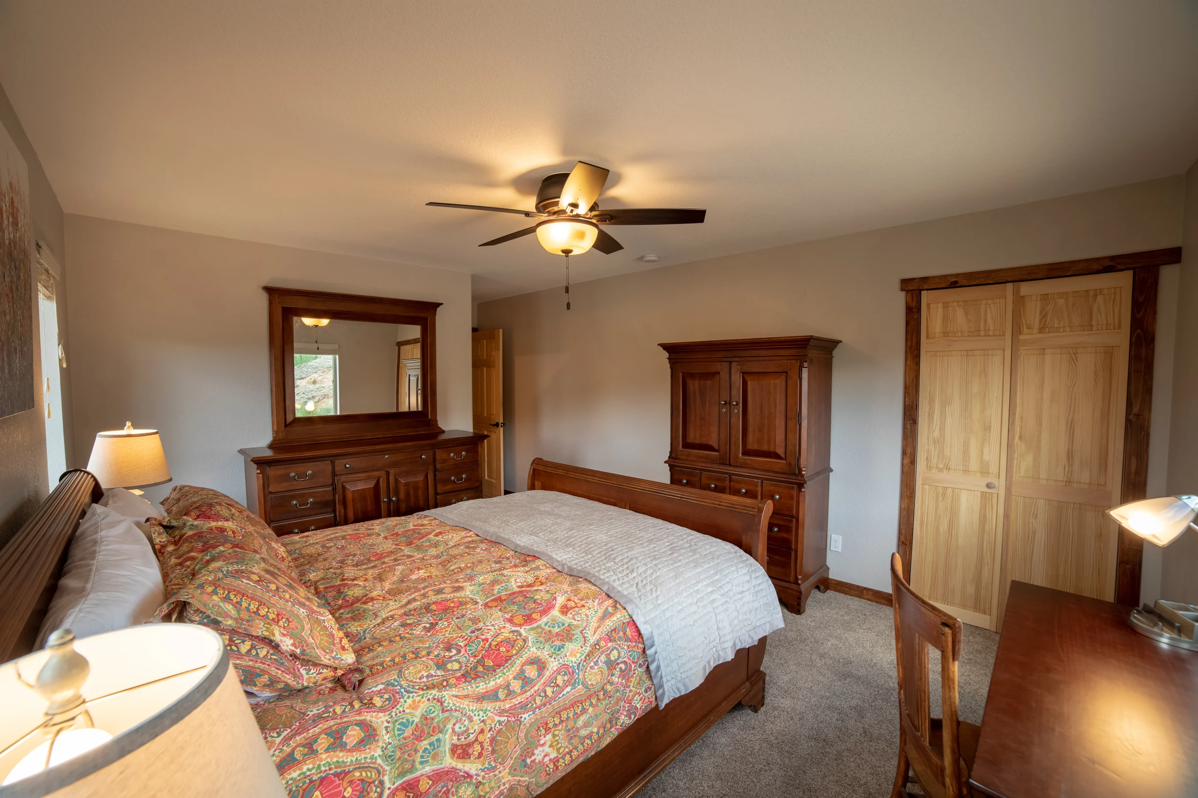 Amazing View! Sauna 1 Block to Downtown 5BR Sleeps16 with 2 King Suites Game Rm #16