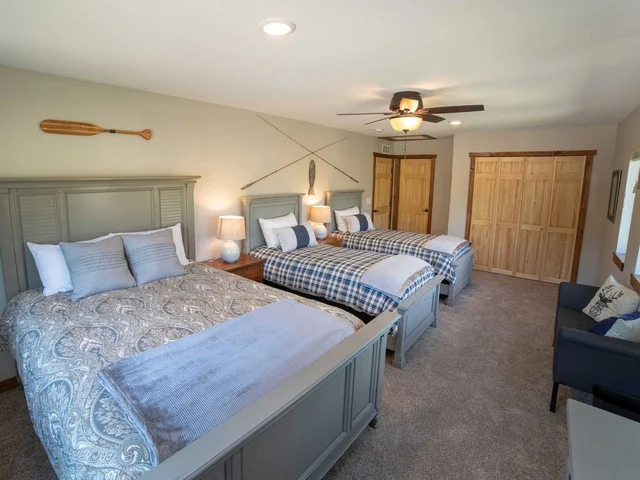 Amazing View! Sauna 1 Block to Downtown 5BR Sleeps16 with 2 King Suites Game Rm #30