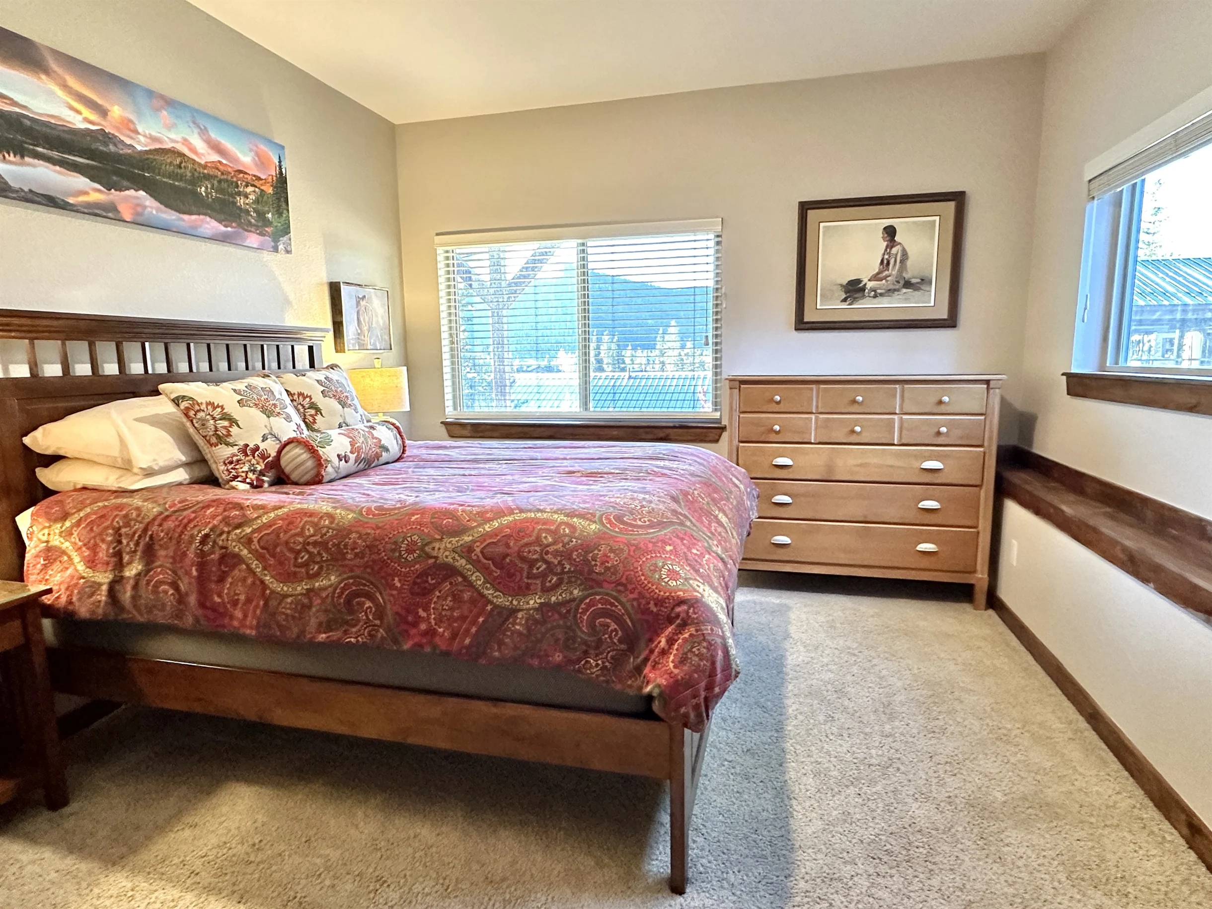 Amazing View! Sauna 1 Block to Downtown 5BR Sleeps16 with 2 King Suites Game Rm #31